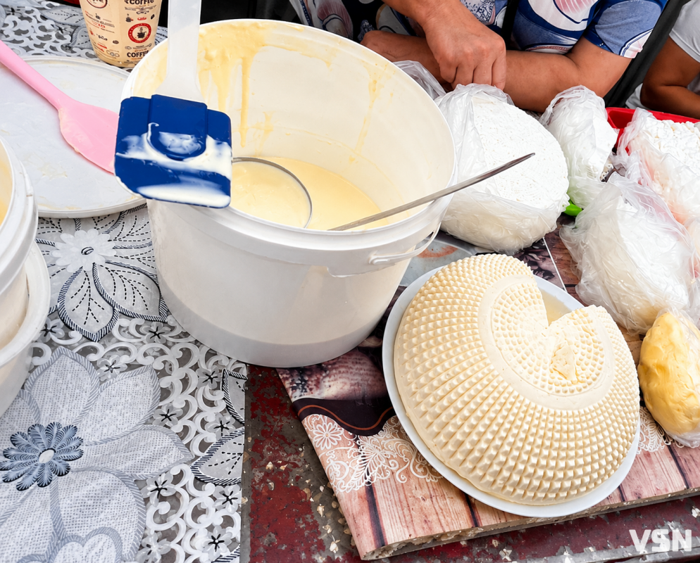 Які ціни на домашні молочні продукти у Луцьку на ринку