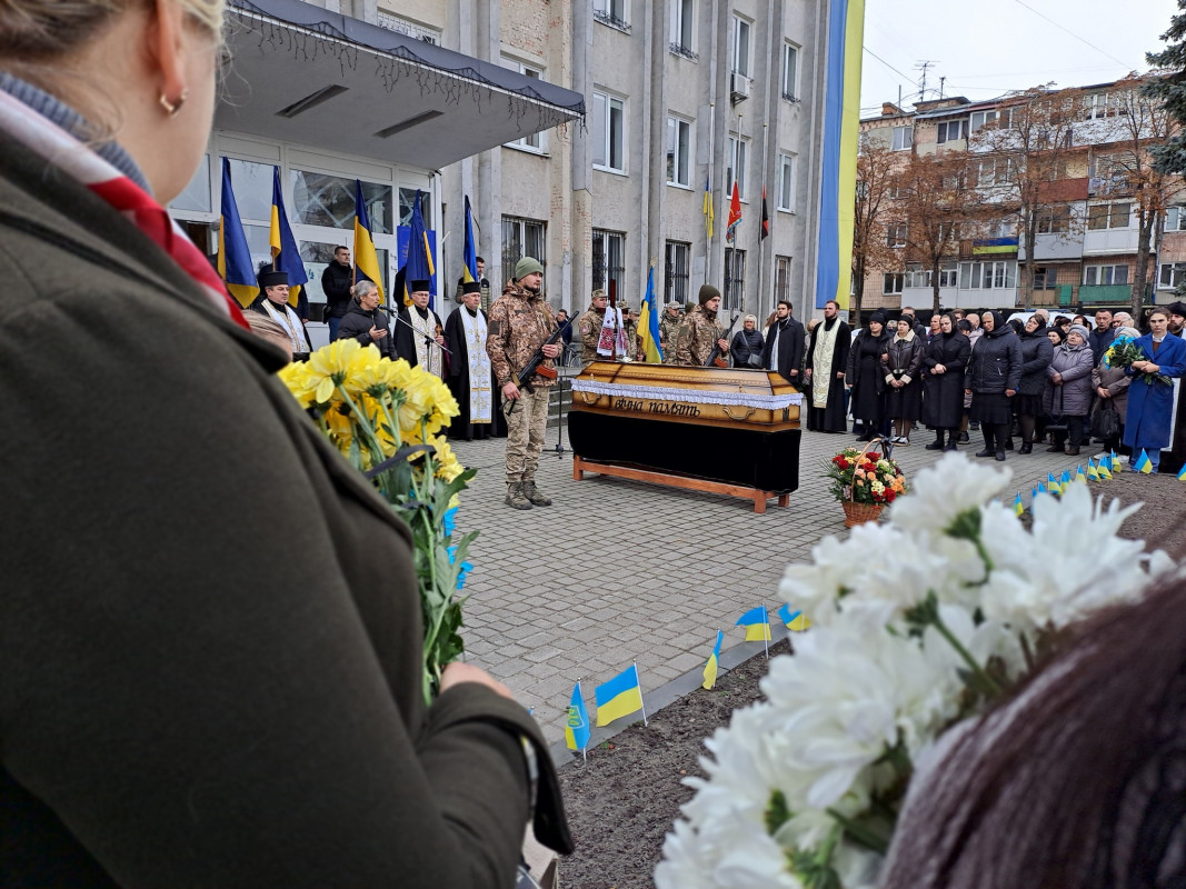 Вісім місяців рідні жили надією, але захисник повернувся «на щиті»: на Волині попрощалися із полеглим на війні Валерієм Степанюком