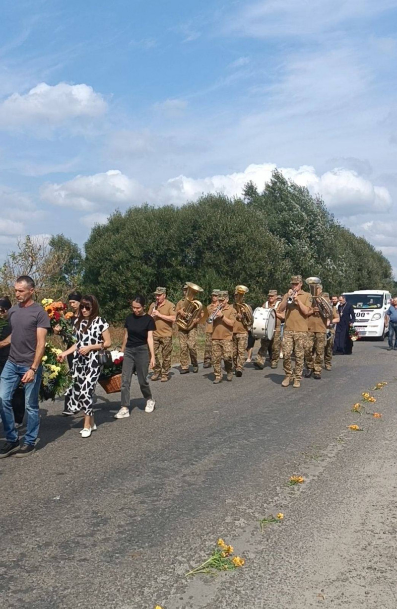 З перших днів вторгнення став на захист країни: на Волині попрощались з Героєм Володимиром Котюком