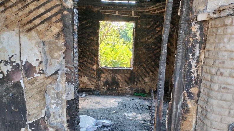 Залишилась лише земля і згарище: лучанка втратила дім і все майно через атаку РФ