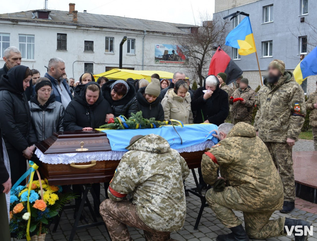 «Найбільше любив Україну»: пам'яті кіборга з Волині Вячеслава Зенца присвячується