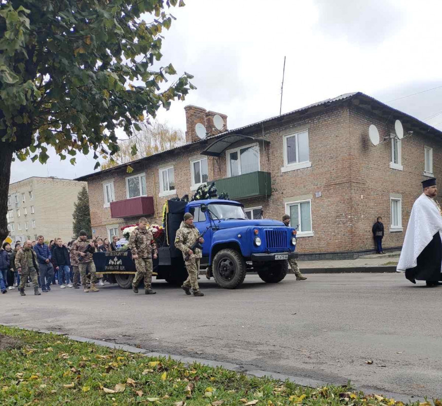 Дружина лишилася молодою вдовою, втратили батька діти: на Волині попрощалися з Героєм Володимиром Ніколайчуком