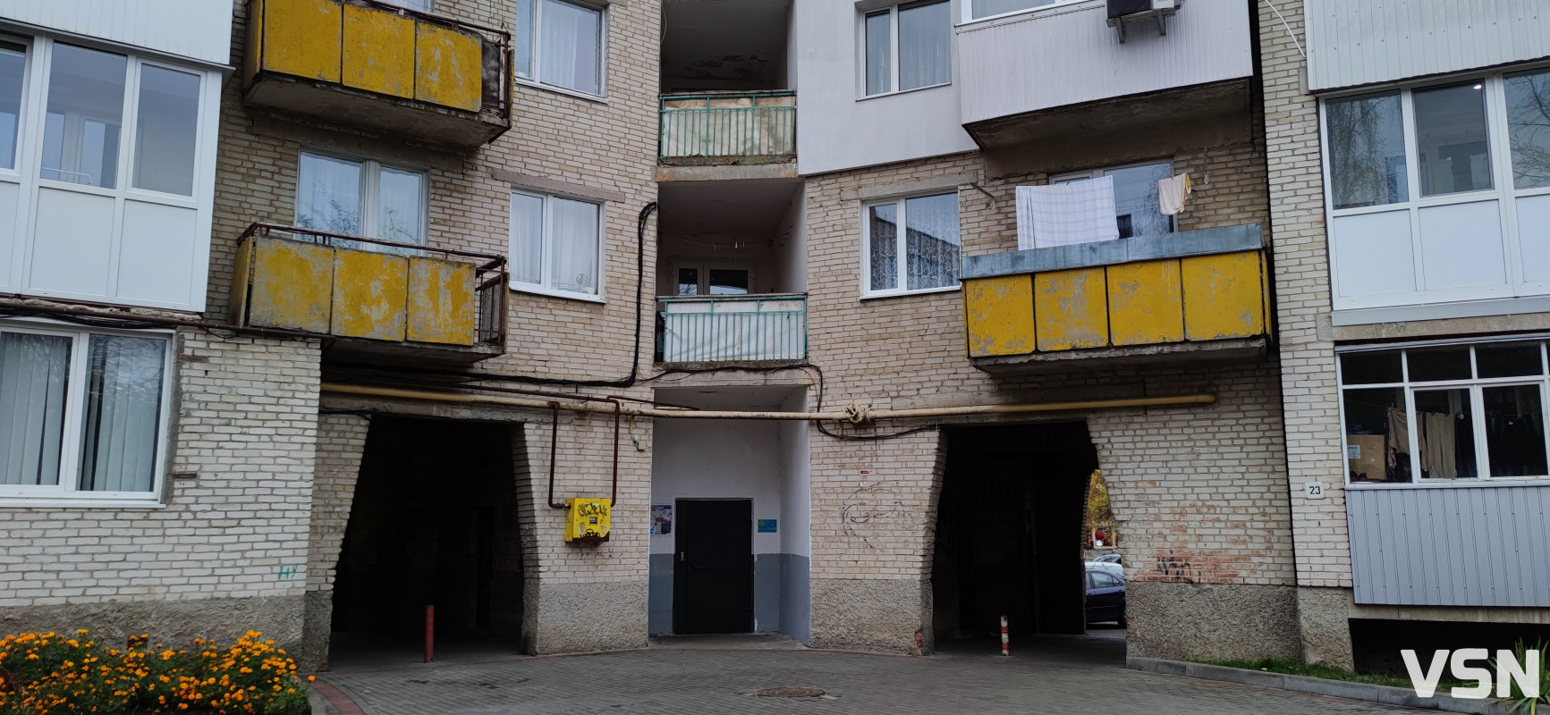 Три кілометри життя: фоторепортаж із найдовшого будинку України в Луцьку