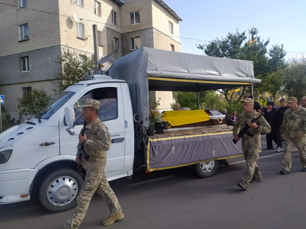 Загинув понад 9 місяців тому: на Волині попрощалися з Героєм Олегом Оліферчуком