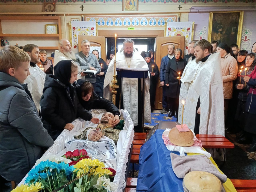 Був призваний на службу у червні цього року, а загинув у жовтні: на Волині попрощалися з молодим Героєм Валерієм Гаржою