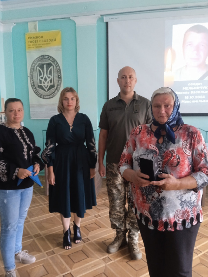 Вдячність і скорбота: у Луцьку родинам полеглих воїнів вручили ордени Героїв