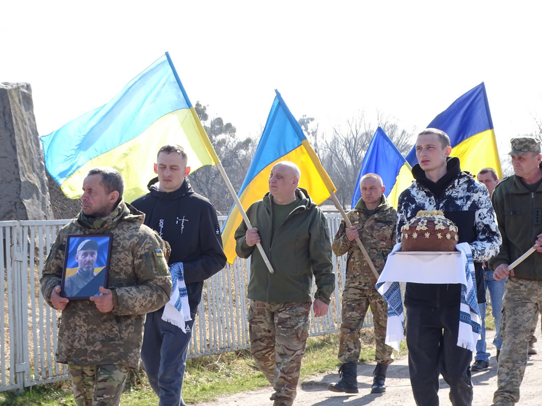 Майже вісім місяців вважався зниклим безвісти: на Волині попрощалися з Героєм Миколою Луцюком