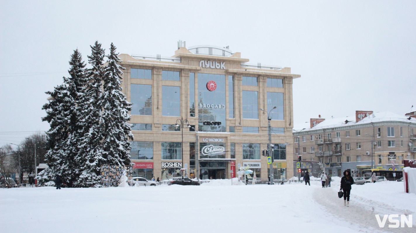 Луцьк після тижня снігопадів: фоторепортаж із засніжених вулиць міста