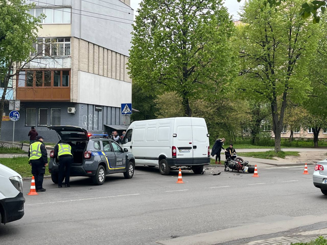 ДТП у Луцьку: автомобіль збив мотоцикліста, постраждалий у лікарні