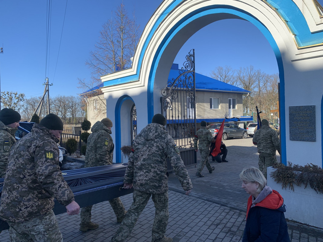 На Волині поховали військовослужбовця десантно-штурмових військ Максима Постєвку