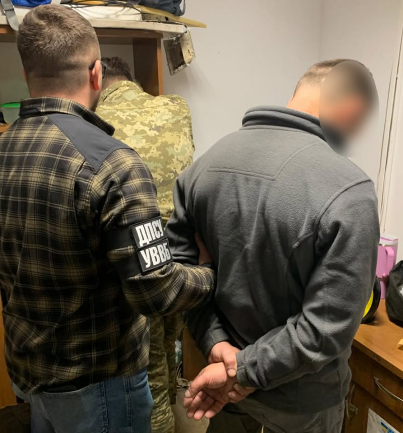 На «Ягодині» затримали двох водіїв міжнародного автобуса, які пропонували $10 тисяч хабаря за пропуск ухилянта