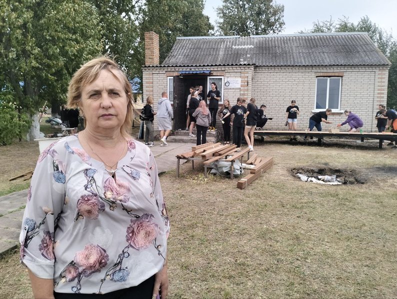 Молодь із усієї України відновлює старий ФАП на Волині, перетворюючи його на молодіжний простір