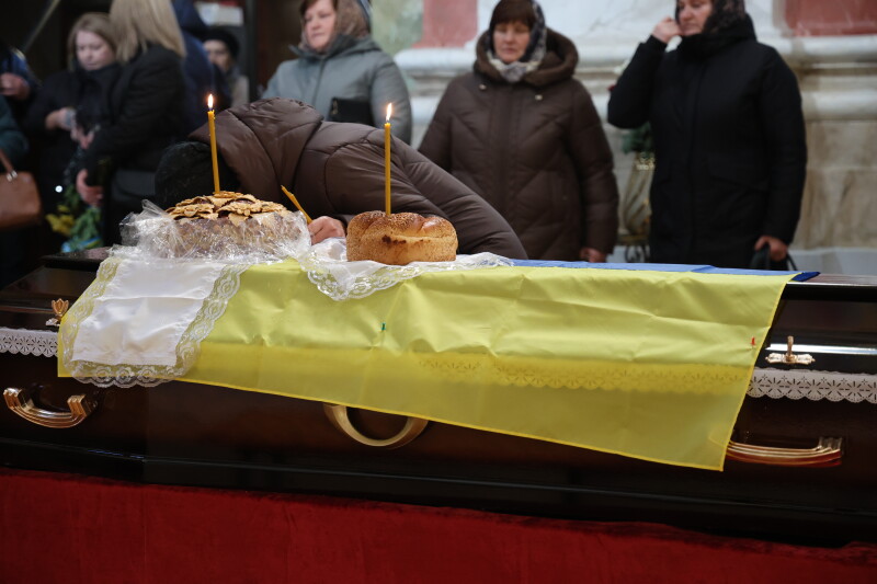 Життя обірвалося у вересні 2024 року: у Луцьку попрощалися з Героєм Олександром Кругліковим