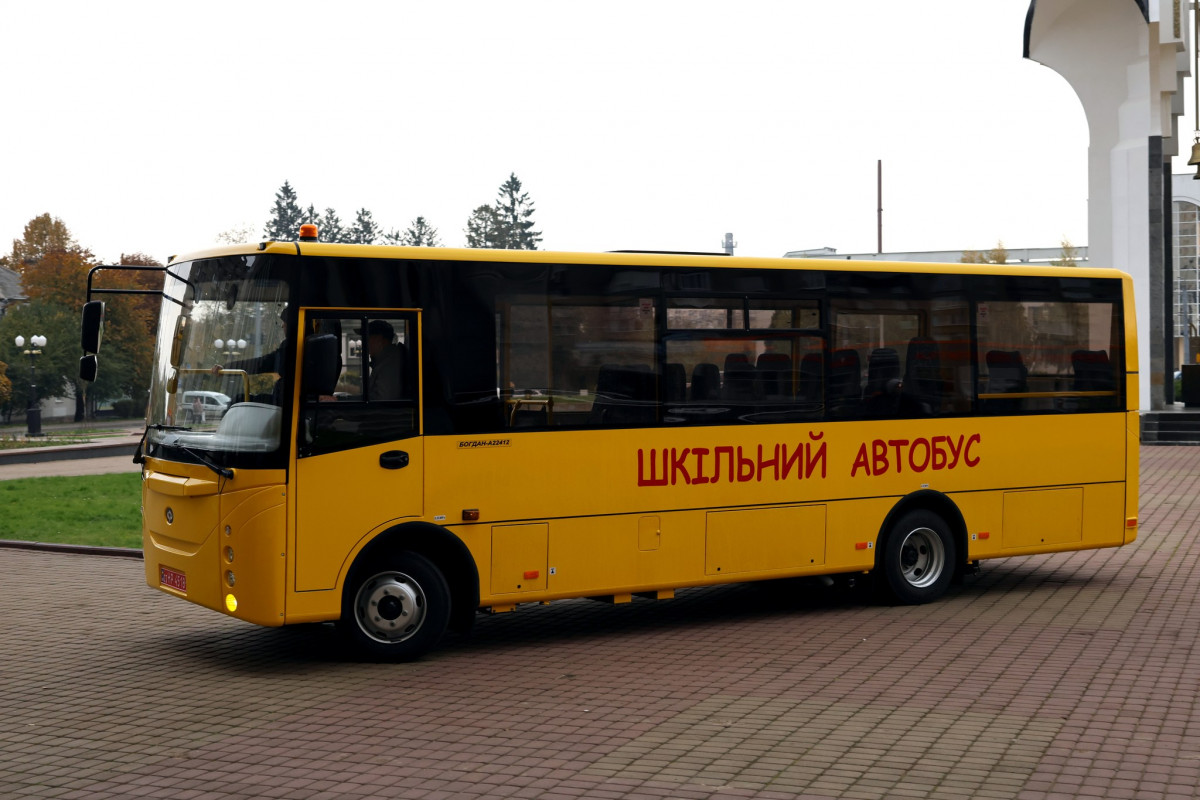 Чотири громади Волині поповнили автопарк сучасними шкільними автобусами