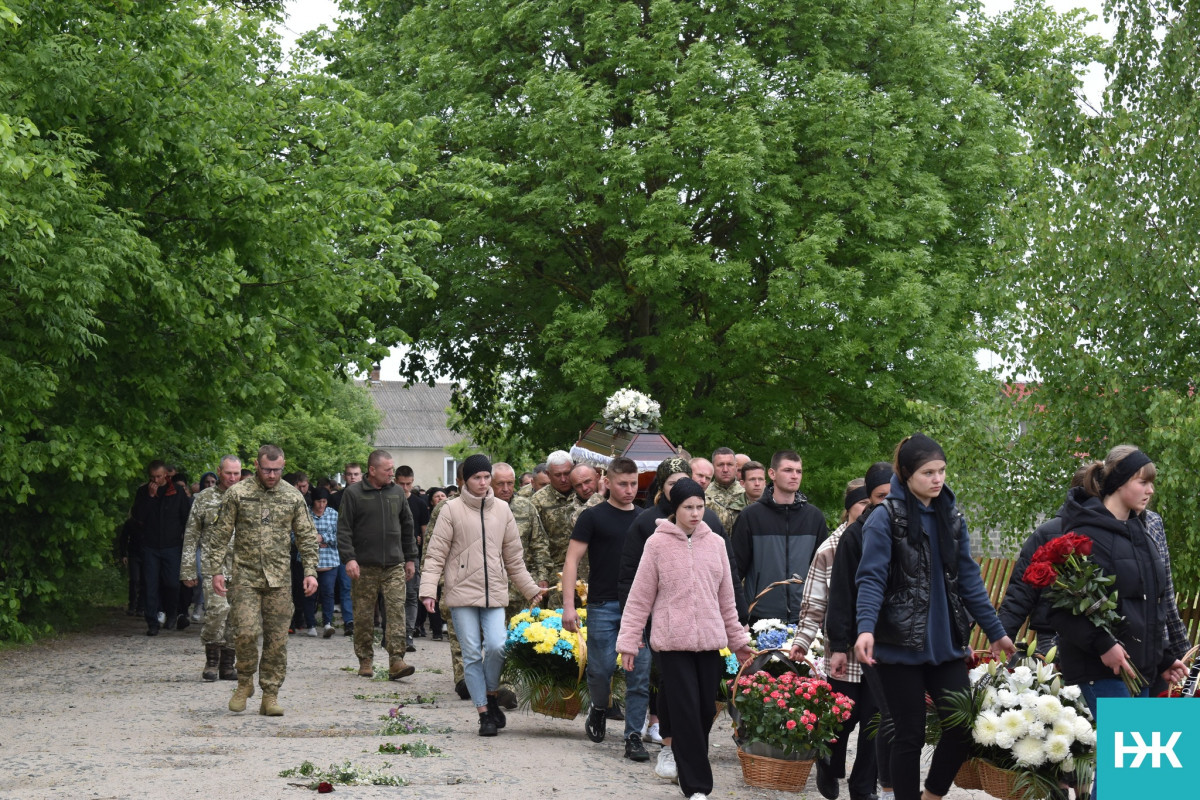 Трагічні Великодні свята: на Волині попрощалися із молодим Героєм Русланом Литвинчуком