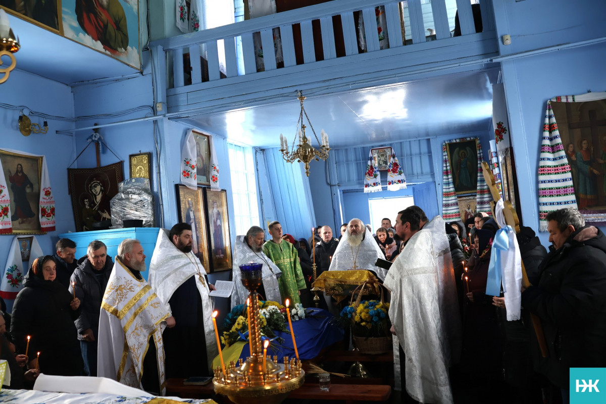 Довгою була остання дорога додому: на Волині попрощалися з воїном Володимиром Сірцем