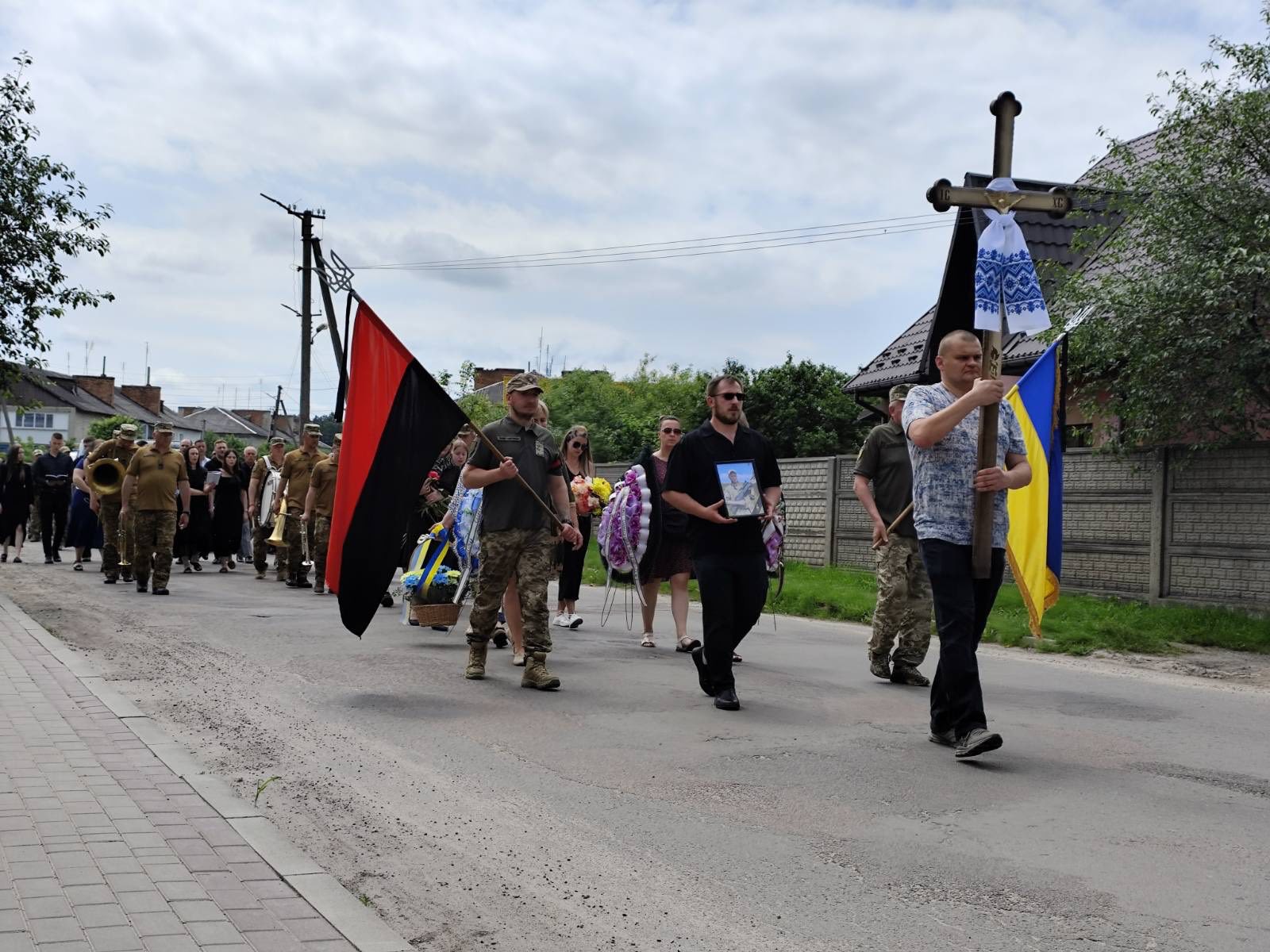Сиротами залишилися син і донька: на Волинь повернувся загиблий Герой Володимир Зелінський