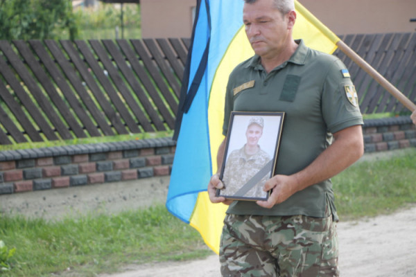 Назавжди залишиться 22-річним: на Волині попрощалися із загиблим Героєм