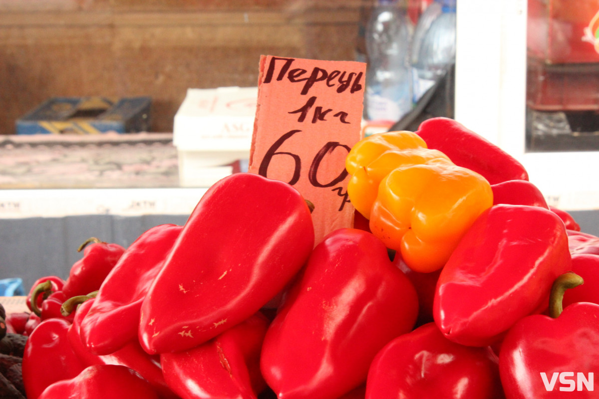 Скільки на ринку у Луцьку коштують перець, кабачки, кукурудза та помідори?
