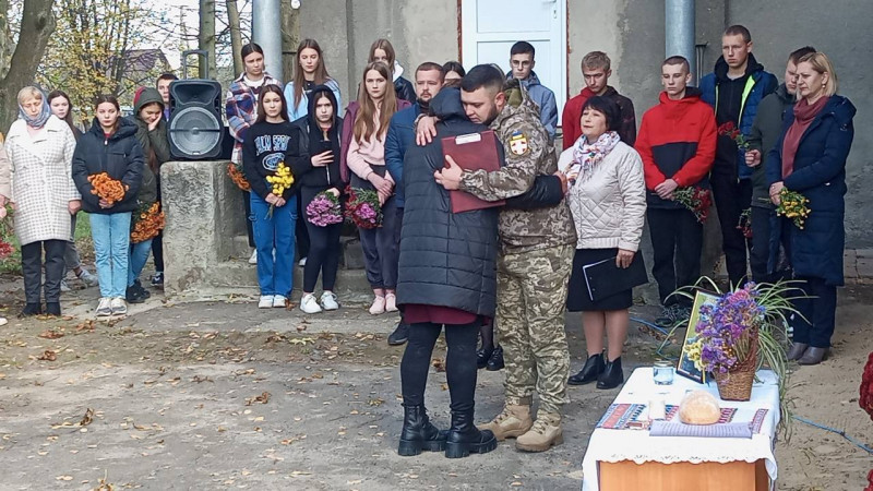 Героїчно загинув через декілька днів після дня народження: дружині воїна з Волині вручили його посмертний орден