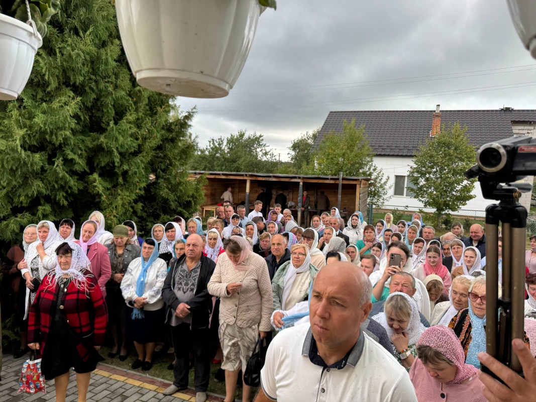 На Волині після пожежі відбудували храм: його освятив митрополит Михаїл
