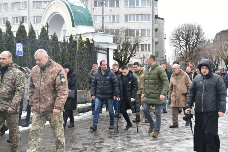 Загинув під час виконання бойового завдання: у Луцьку попрощалися із Героєм Анатолієм Петруком