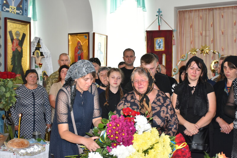 Навіки 42: у Луцькій громаді попрощалися з Героєм Віталієм Півчуком