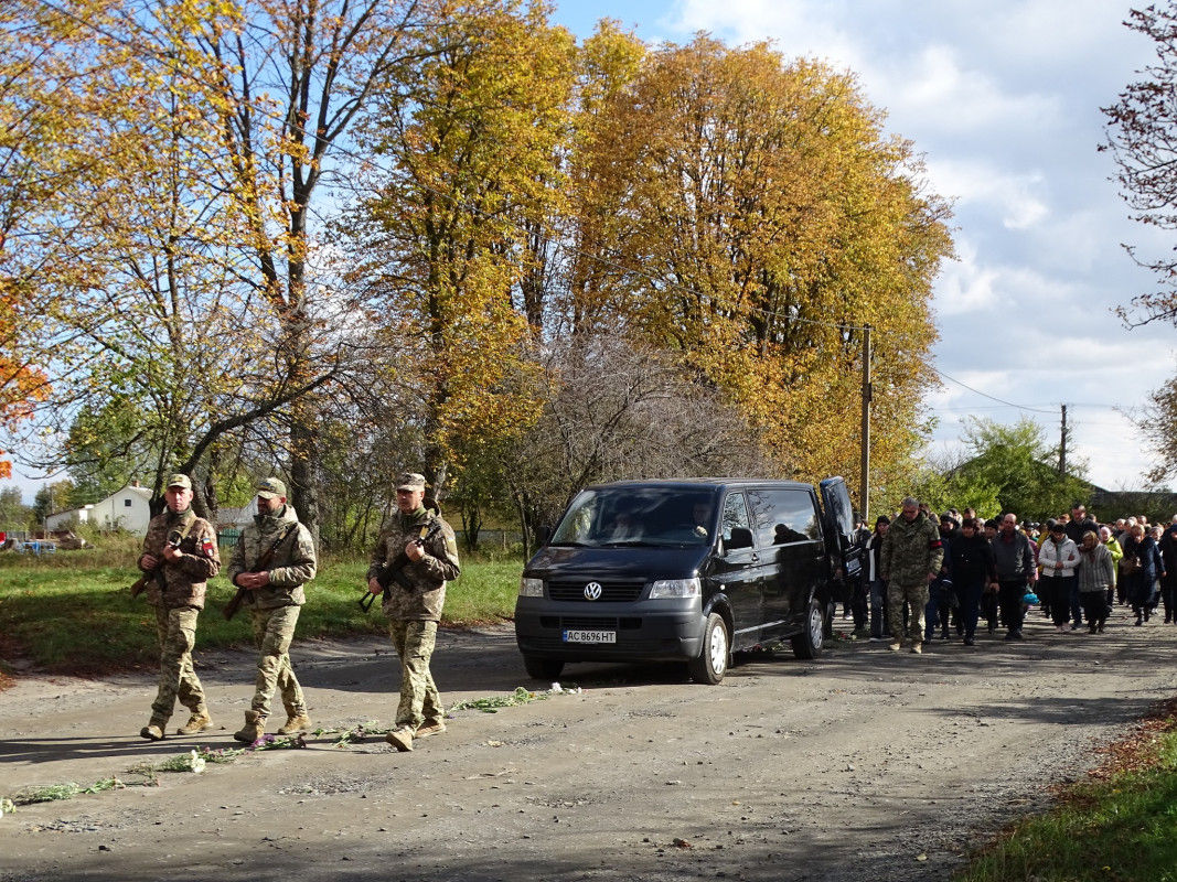 Майже рік вважався зниклим безвісти на Волині попрощались з Героєм Олександром Жуком