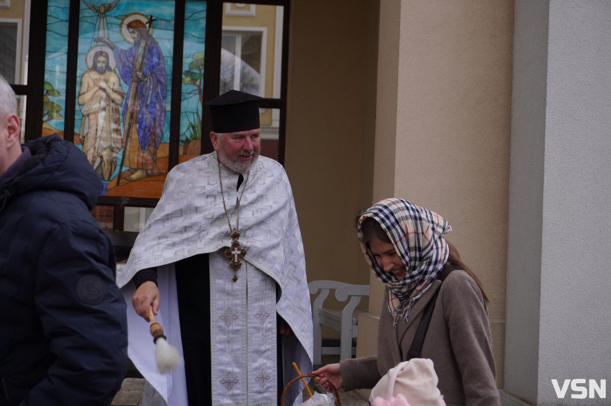 Як у Луцьку освячують Великодні кошики? Фоторепортаж