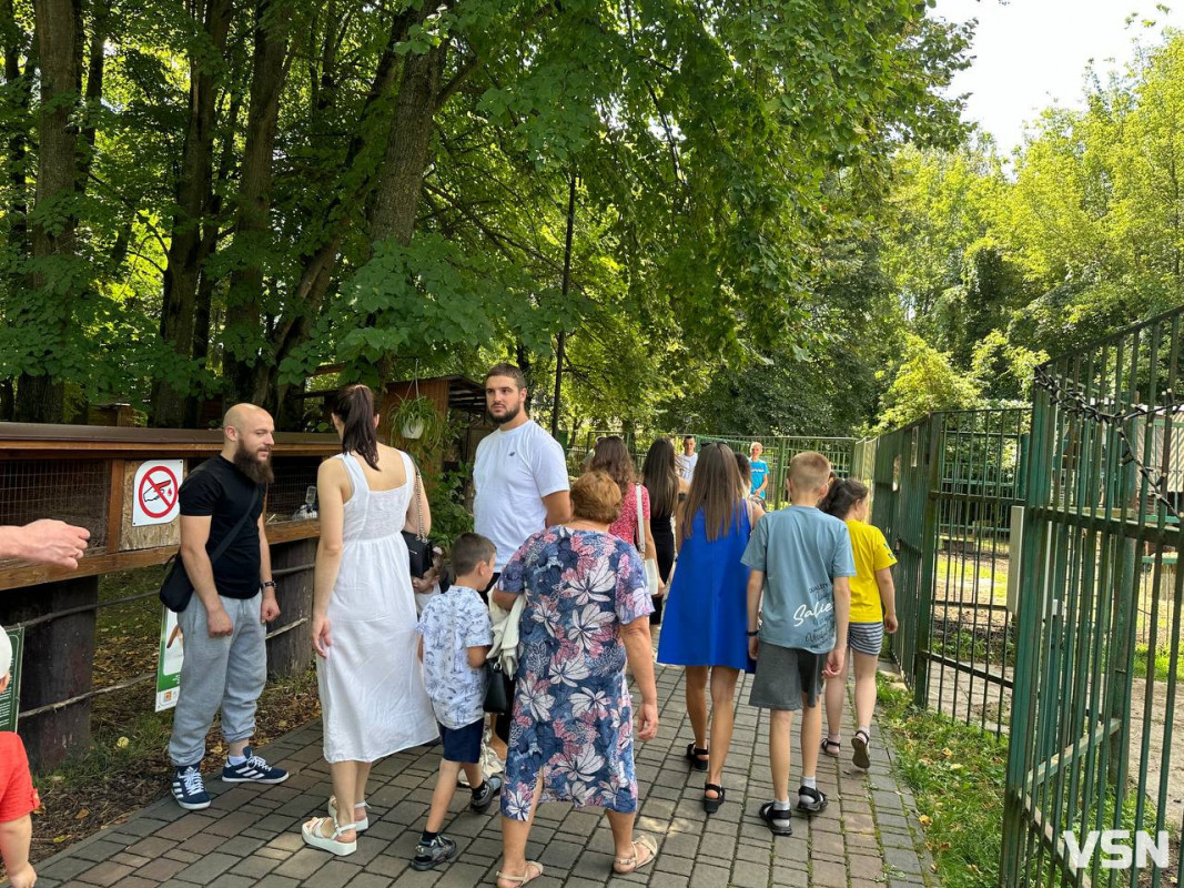 Недільний аншлаг у Луцькому зоопарку. Фото. Відео