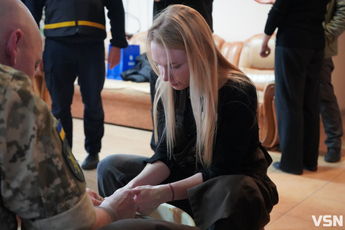 Глина, що лікує: у Луцьку провели сесію терапії для поранених захисників