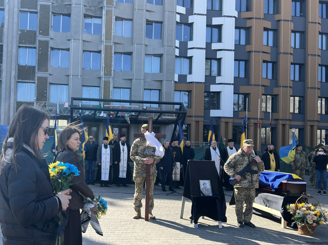 Другий день поспіль громада у жалобі: на Волині провели у вічність Героя Миколу Сахарчука