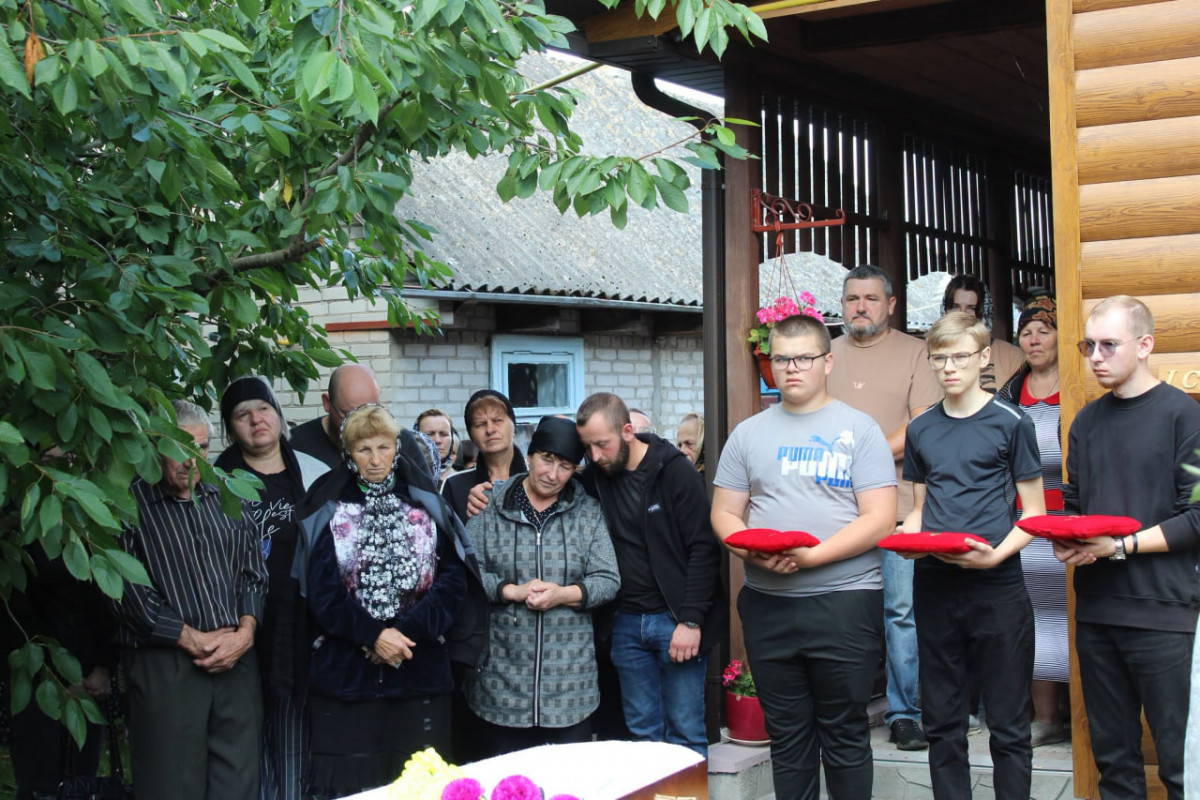Незламний артилерист, нагороджений «Золотим хрестом»: на Волині попрощалися з Героєм Олегом Орлюком