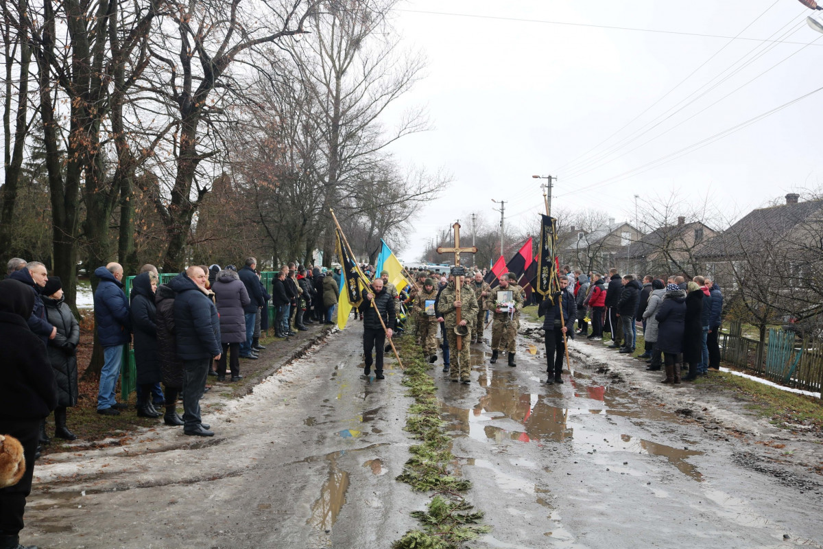 Пів року вважали зниклим безвісти: на Волині всім селом прощалися з 31-річним Героєм Іваном Майструком. Фото