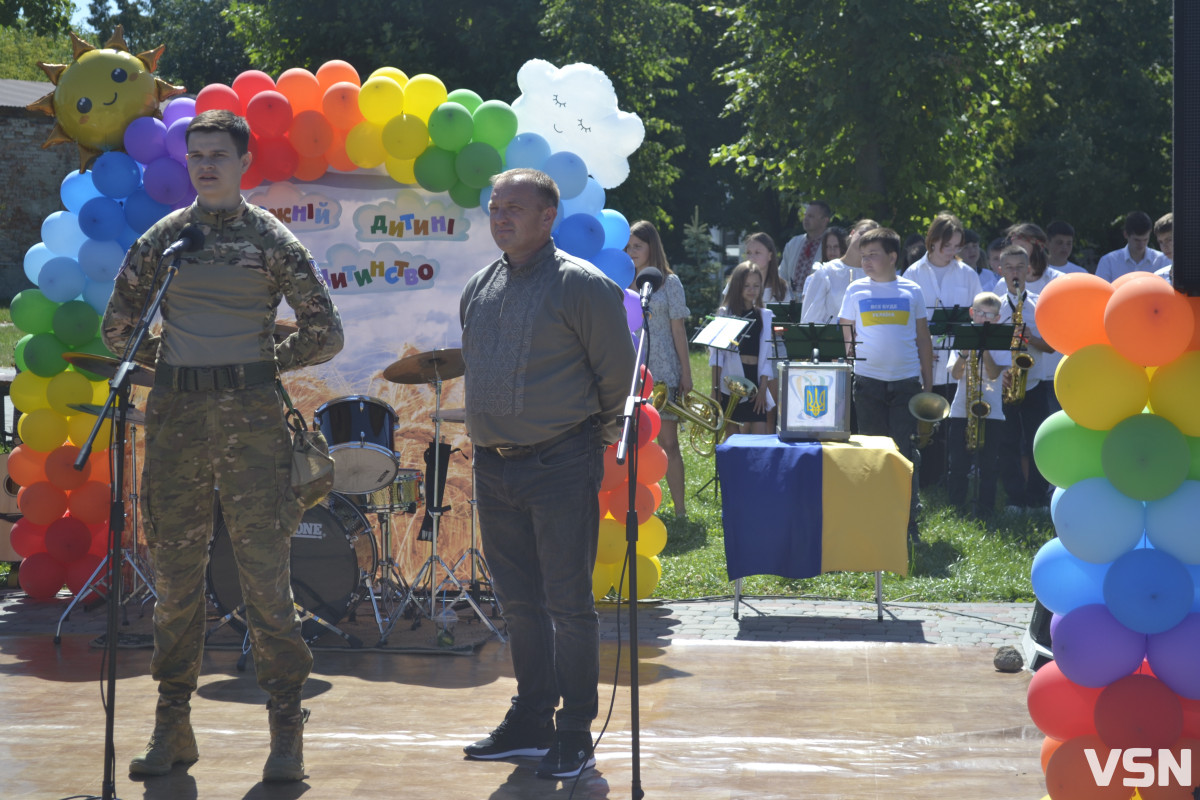 У місті на Волині на благодійному святі зібрали понад 130 тисяч гривень для ЗСУ. Фоторепортаж