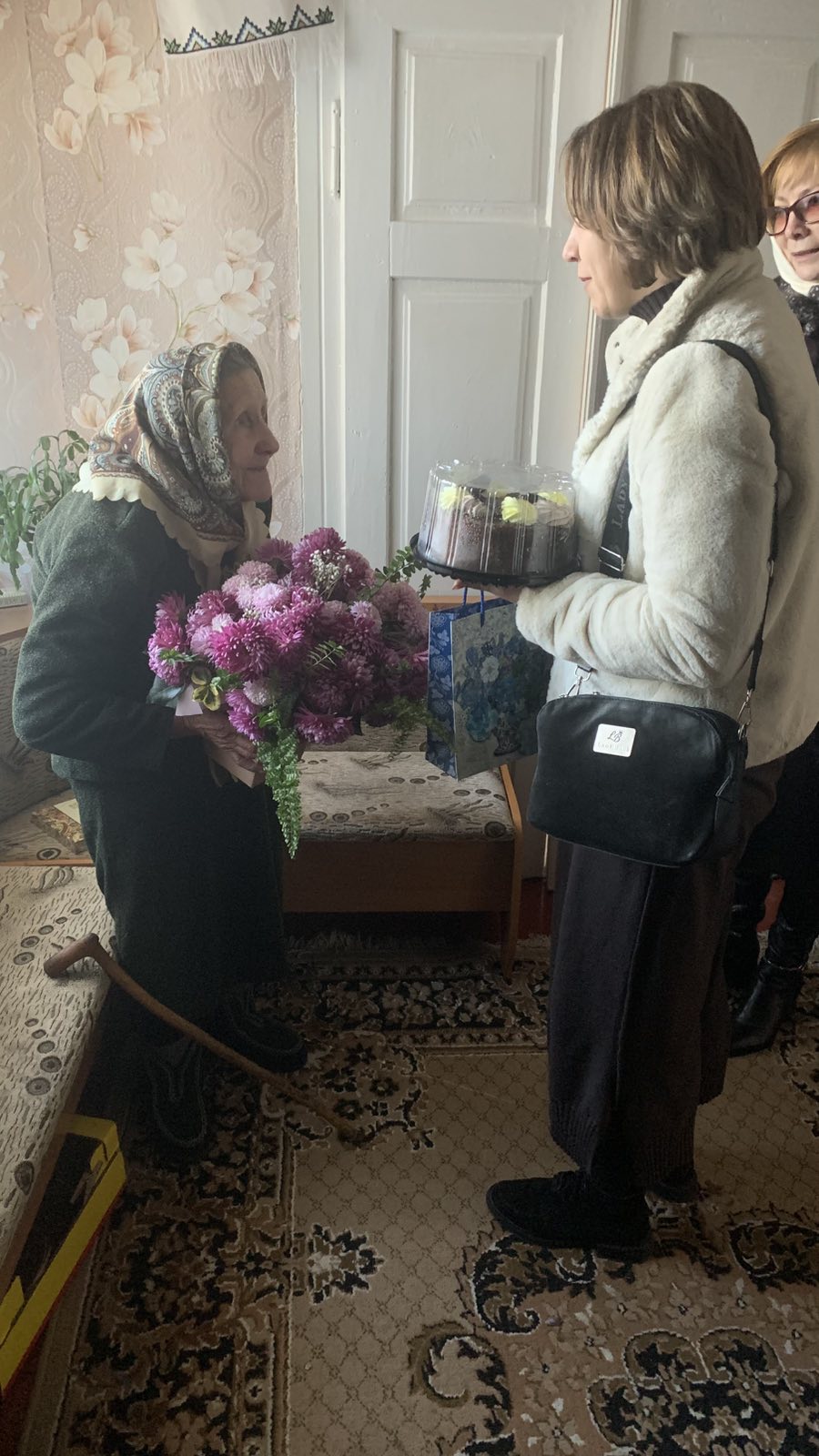 Щаслива мати, бабуся та прабабуся: у громаді на Волині з 90-річчям привітали довгожительку