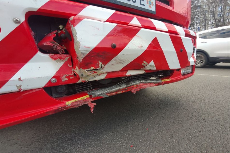 У Луцьку легковик зіштовхнувся з автомобілем рятувальників: подробиці ДТП