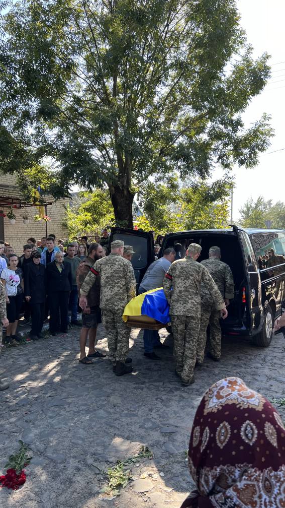 Останній бій прийняв на Харківщині: на Волині попрощались із Героєм Анатолієм Бугайчуком