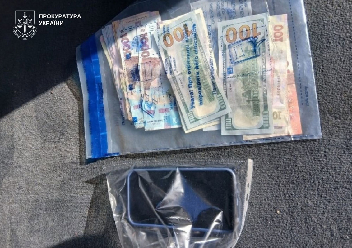 1000 доларів за ввезення товарів без огляду: на Волині митнику повідомили про підозру