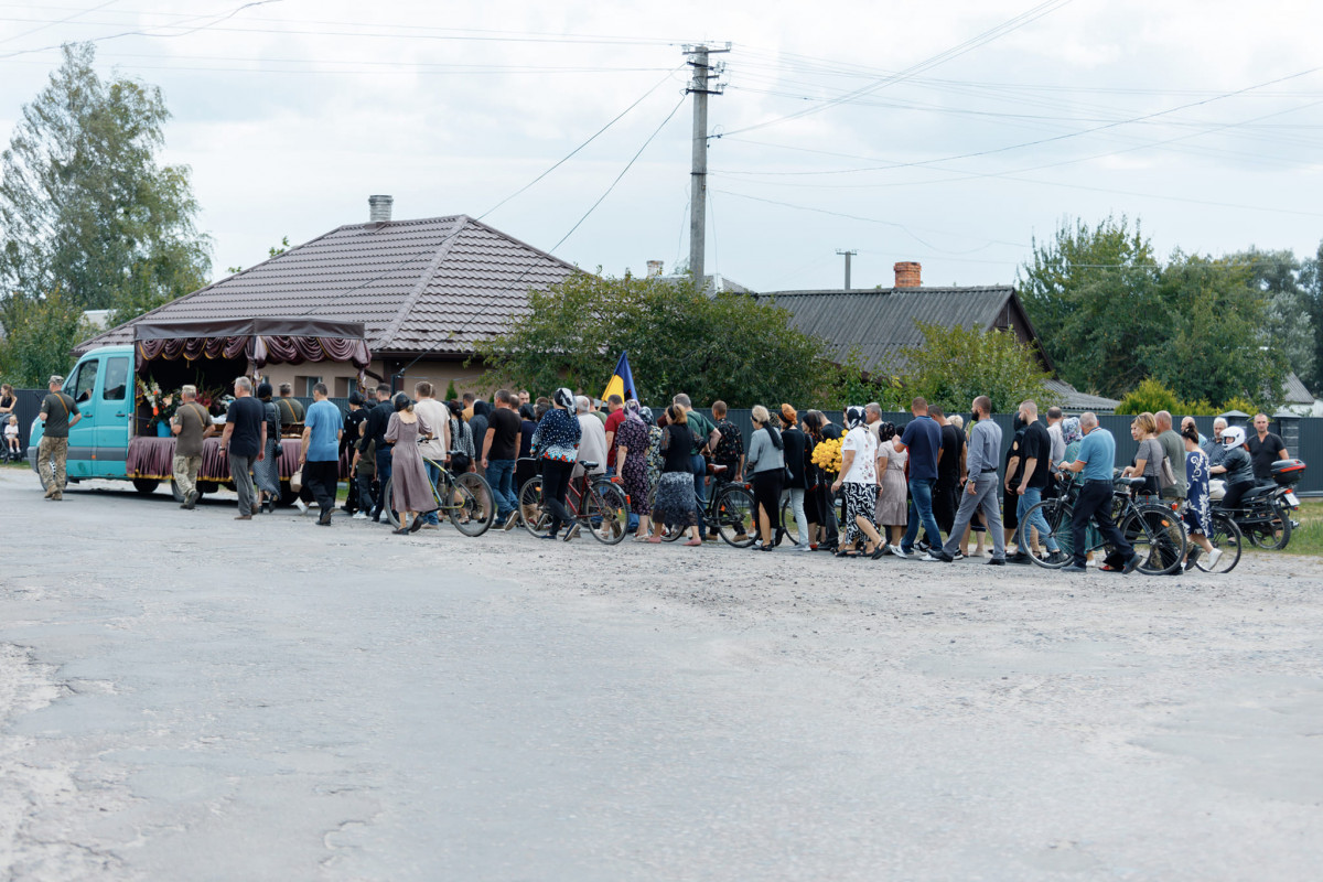 Загинув унаслідок ворожого мінометного обстрілу: на Волині попрощались із Героєм Леонідом Івчуком