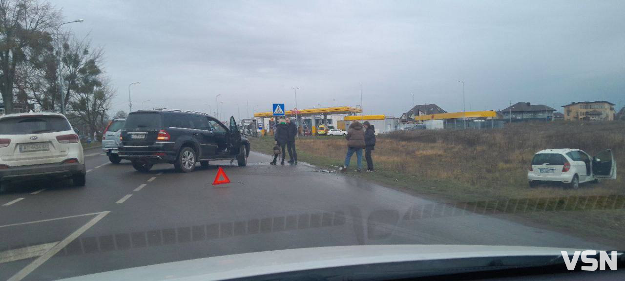 ДТП біля Луцька: від удару машина злетіла у кювет, рух ускладнено