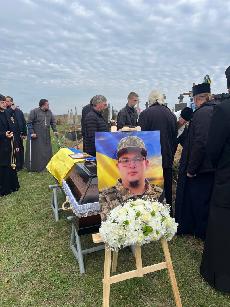 На Волині поховали 21-річного Захисника Віктора Сігнаєвського, який загинув у день народження від удару «Шахеда» по потягу