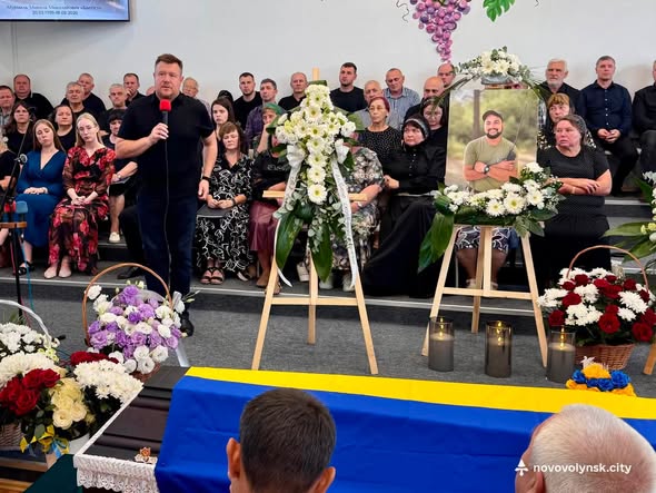 Йому було тільки 30: на Волині попрощалася з молодим Героєм Миколою Мурмилем
