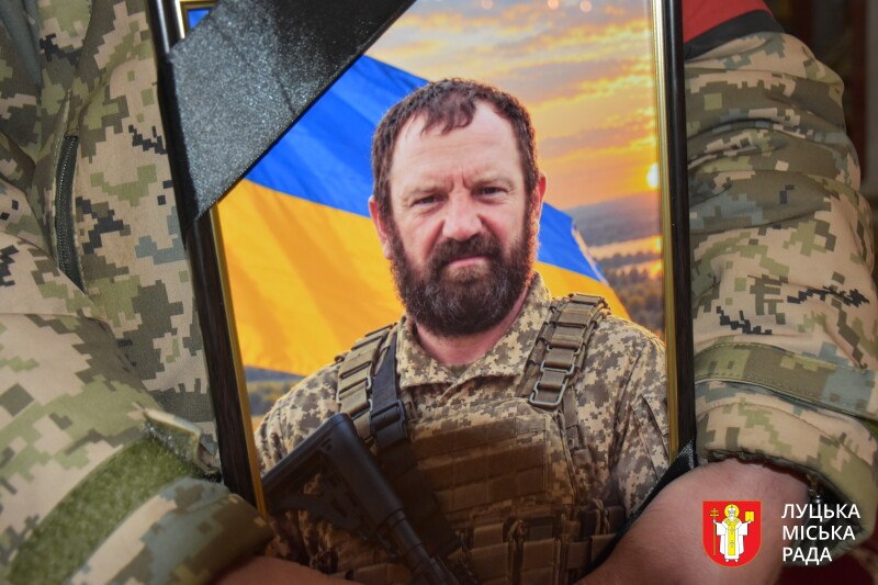 З 2014 року допомагав військовим, а потім сам пішов на фронт: у Луцьку провели в останню путь Героя Володимира Тарановича