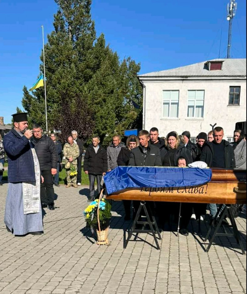 Близько півтора роки вважався зниклим безвісти: на Волині в останню дорогу провели полеглого захисника Миколу Поручника