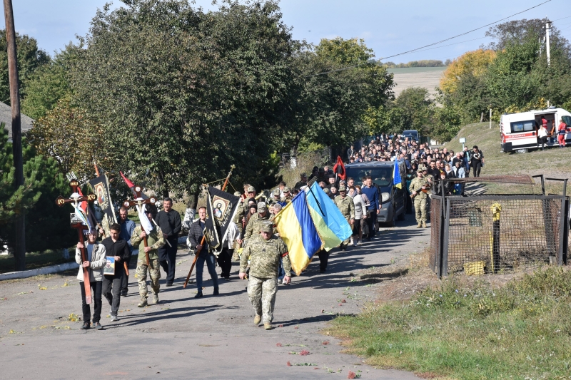 На Волині провели в останню путь 46-річного Героя Леоніда Мізернюка