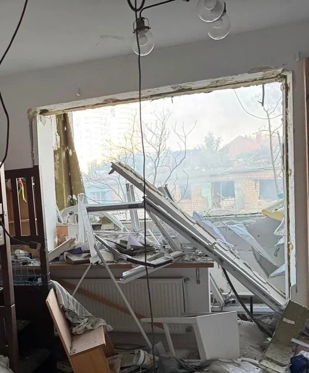 У Києві ракета знищила квартиру Тараса Тополі — музикант показав наслідки