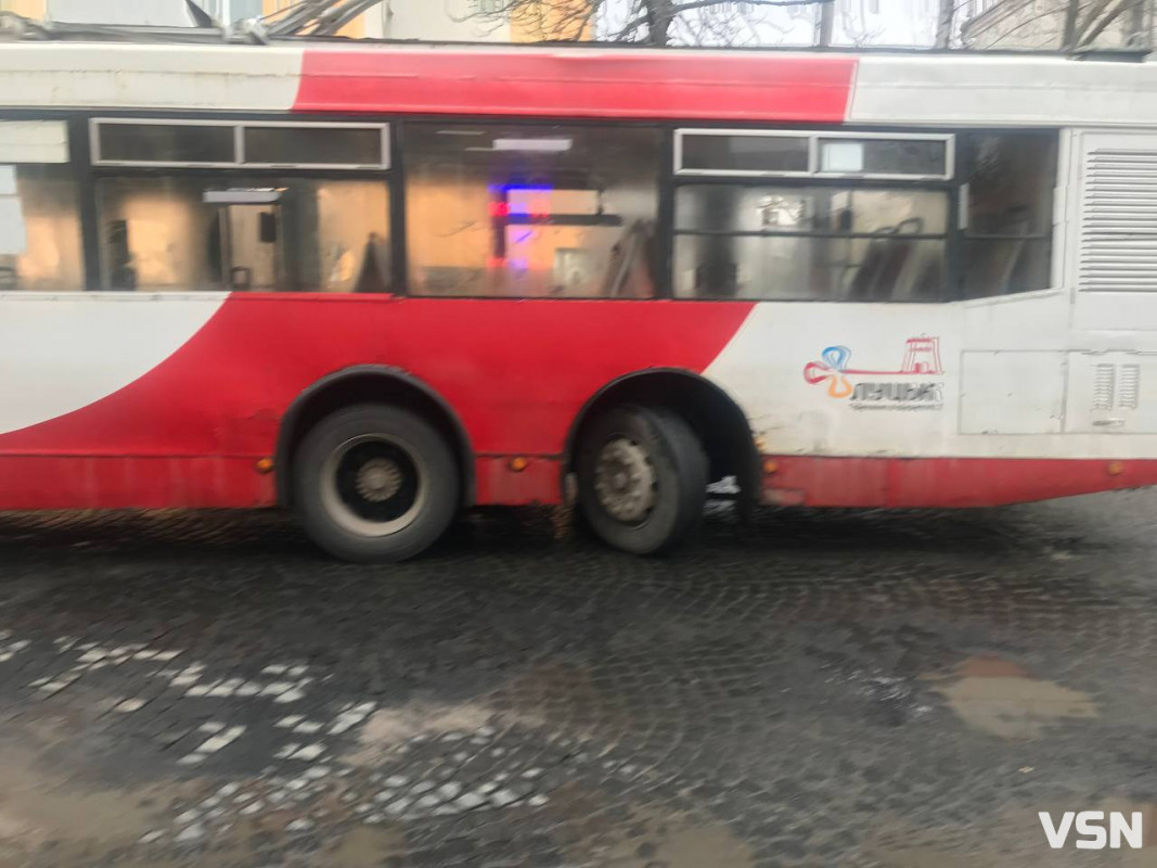 У центрі Луцька через поломку тролейбуса утворився затор