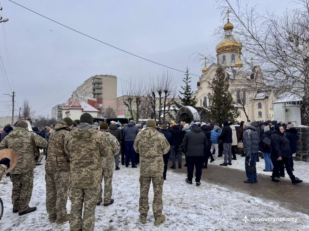 У Нововолинську віддали шану Герою Юрію Деносу, який поліг у бою на Харківщині