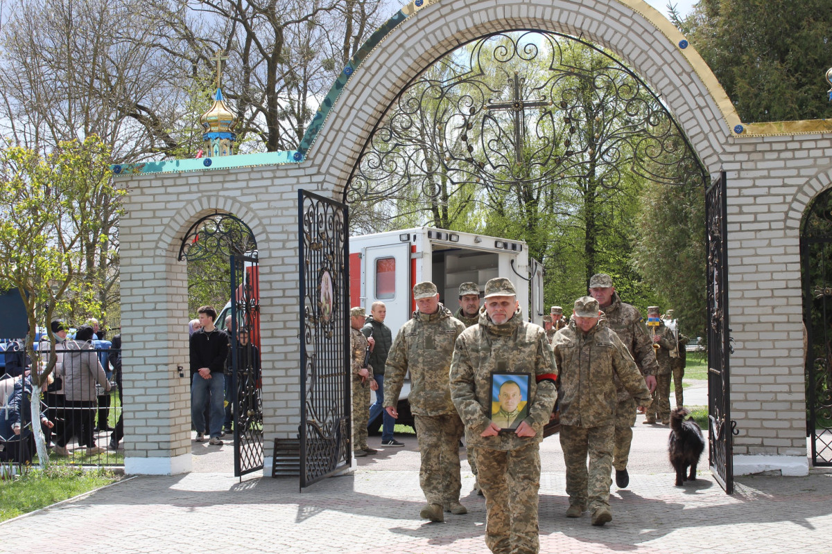 Майже два з половиною роки невідомості: на Волині в останню путь провели Героя Андрія Климюка
